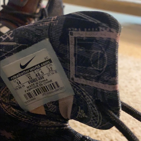 Lebron James Nike basketball shoes - Picture 4 of 5